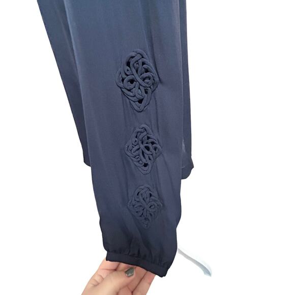 Tory Burch 100% Silk Size 12 Cut Out Blouse Navy Long Sleeve Embellished Classic - Picture 4 of 9